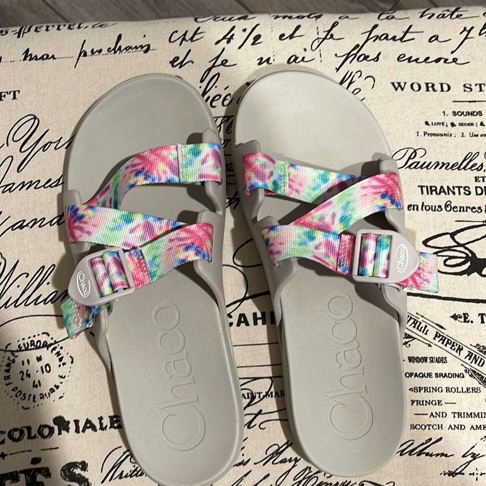Chaco slides in tie dye size women’s 10